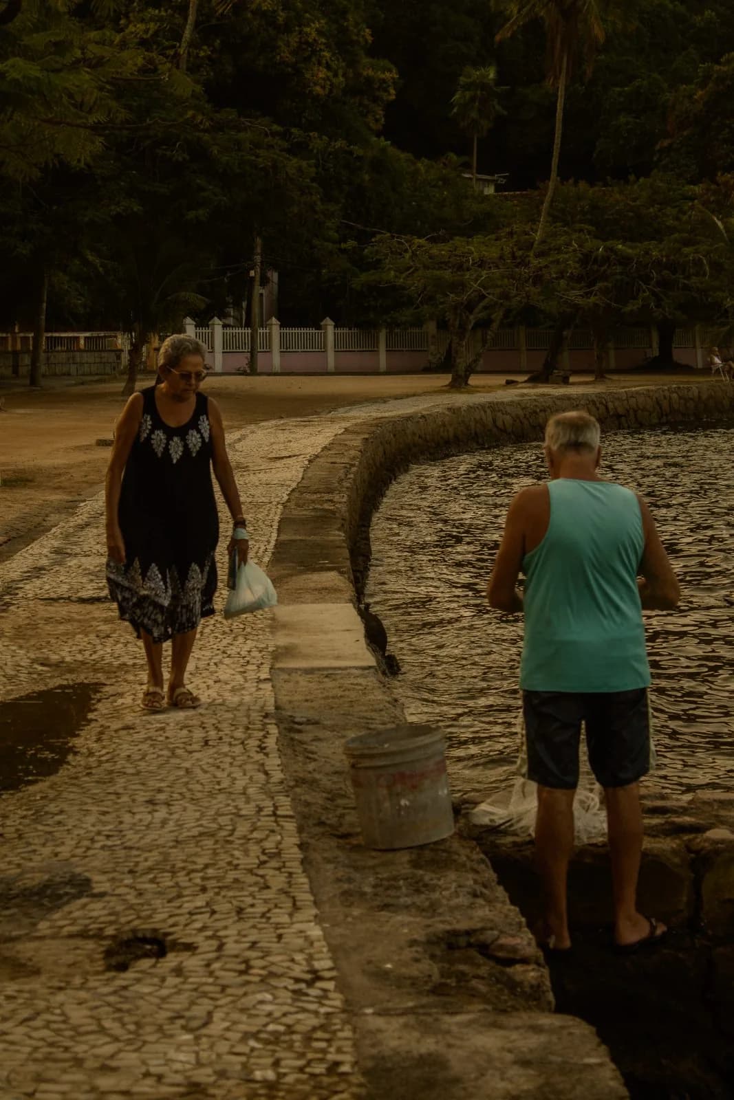 Encontro com a senhora na beira